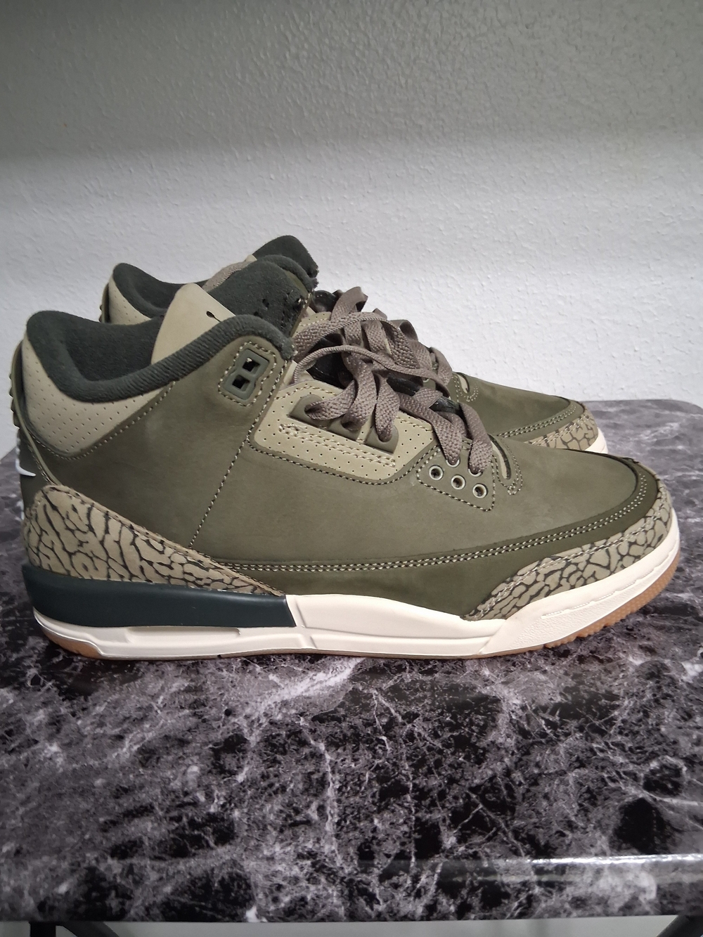 Brand New Kids Jordan 3  Olive Green Retro Sneakers Size 6.5Y